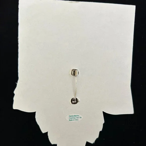 Charming Tails Leaf and Acorn Club Charter Membership Pin – Mackenzie in Acorn - Picture 3 of 6